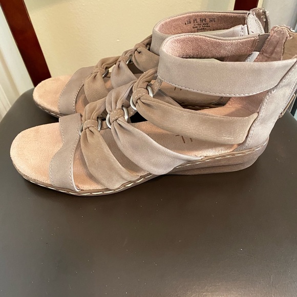 Naturalized sandals - Picture 2 of 5